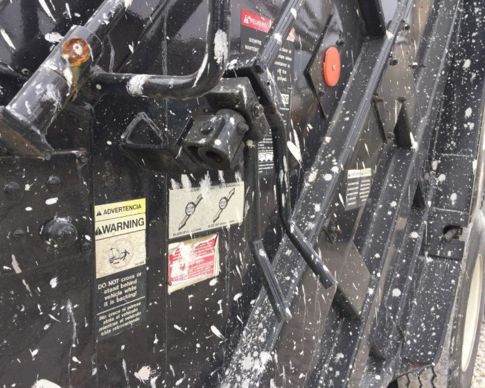 2004 STERLING GARBAGE TRUCK, BODY MCNEILUS 31YDS