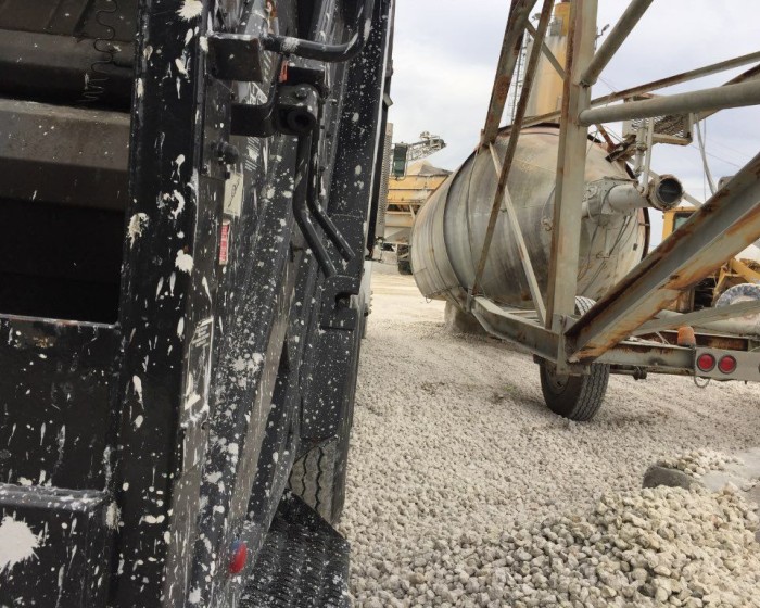 2004 STERLING GARBAGE TRUCK, BODY MCNEILUS 31YDS