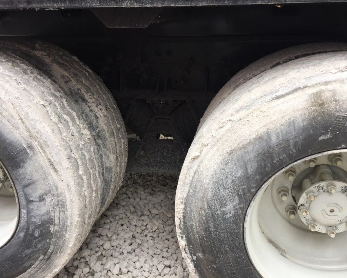2004 STERLING GARBAGE TRUCK, BODY MCNEILUS 31YDS