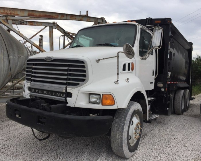 2004 STERLING GARBAGE TRUCK, BODY MCNEILUS 31YDS