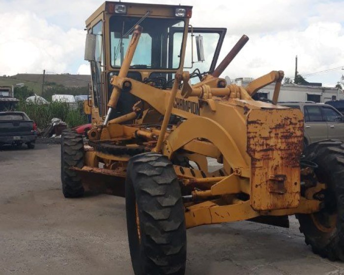 2000 CHAMPION 710 A SERIE III MOTOR GRADER