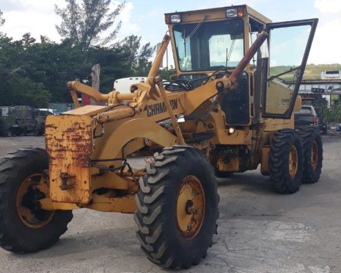 2000 CHAMPION 710 A SERIE III MOTOR GRADER