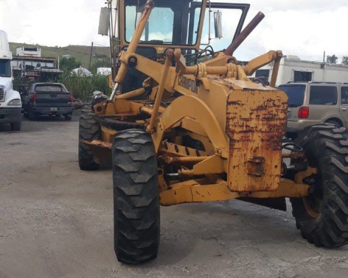 2000 CHAMPION 710 A SERIE III MOTOR GRADER