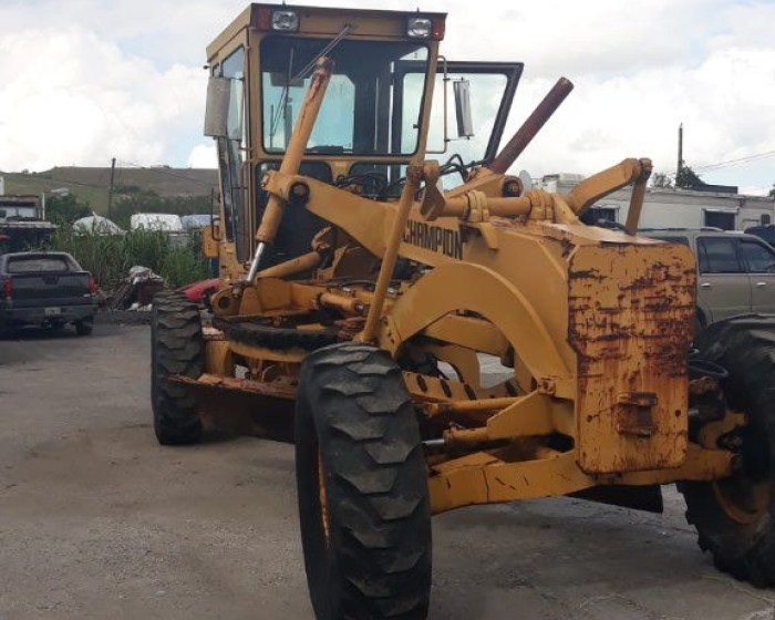 2000 CHAMPION 710 A SERIE III MOTOR GRADER