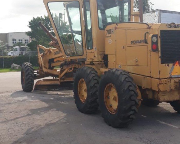 2000 CHAMPION 710 A SERIE III MOTOR GRADER