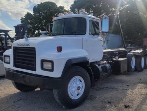 2003 MACK RD688 ROLL-OFF TRUCK