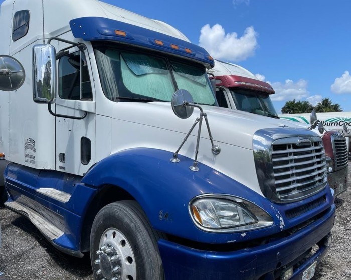 2008 FREIGHTLINER COLUMBIA SLEEPER TRUCK