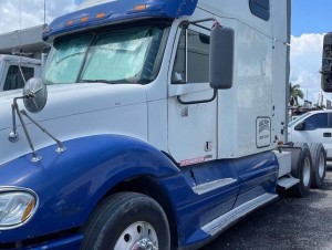 2008 FREIGHTLINER COLUMBIA SLEEPER TRUCK