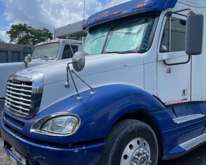 2008 FREIGHTLINER COLUMBIA SLEEPER TRUCK