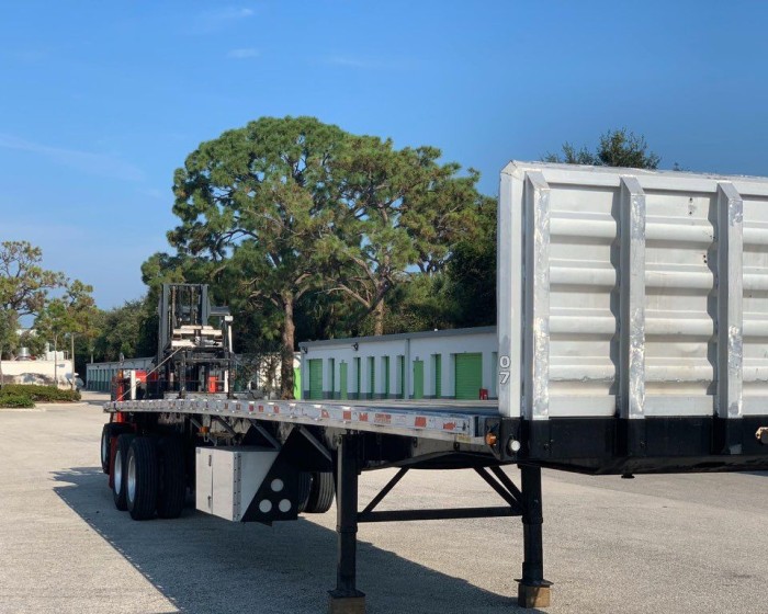 COMBO PACKAGE - 2007 PETERBILT TRUCK - TRAILER - PIGGYBACK