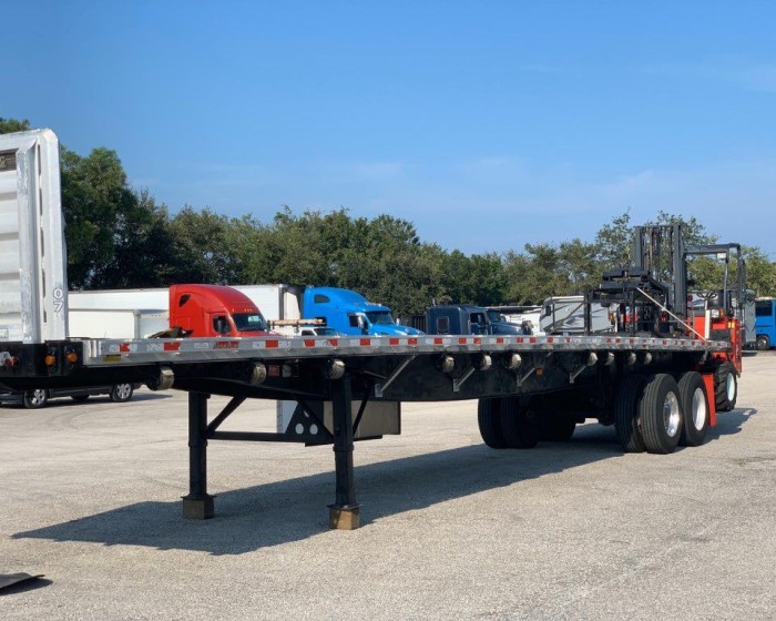 COMBO PACKAGE - 2007 PETERBILT TRUCK - TRAILER - PIGGYBACK