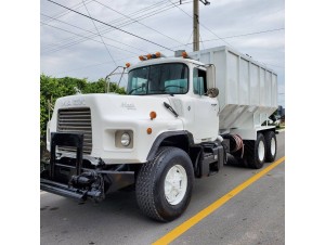 1993 MACK DM690S WATER TANK TRUCK