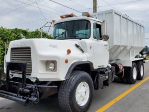 1993 MACK DM690S WATER TANK TRUCK