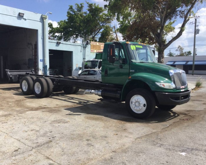 2009 INTERNATIONAL 4400 CAB & CHASSIS