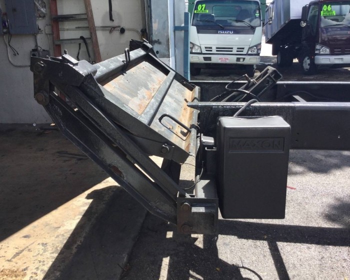 2009 INTERNATIONAL 4400 CAB & CHASSIS