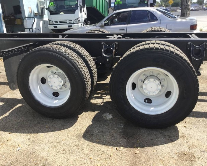 2009 INTERNATIONAL 4400 CAB & CHASSIS