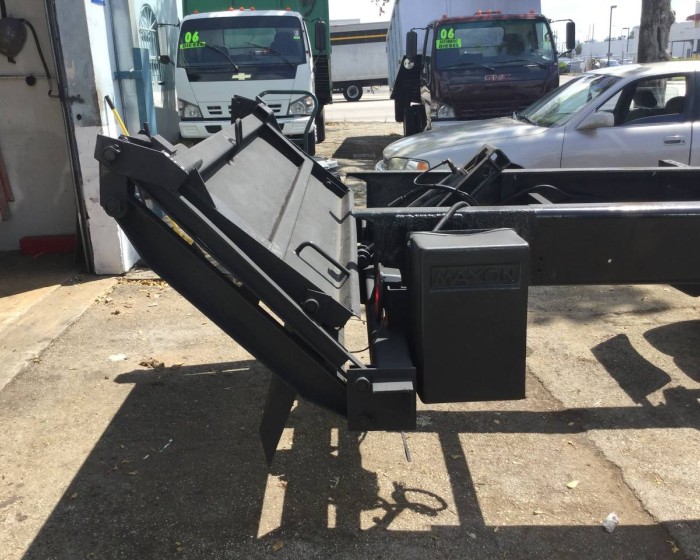 2009 INTERNATIONAL 4400 CAB & CHASSIS