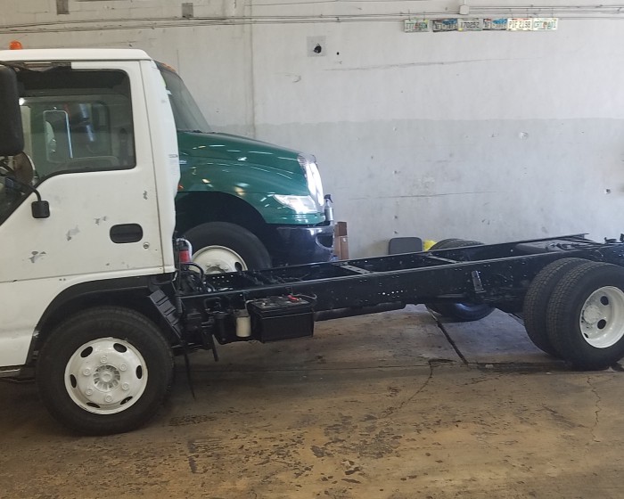 2004 ISUZU NPR CAB & CHASSIS TRUCK 