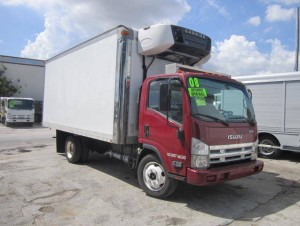 2008 ISUZU NQR REEFER BOX TRUCK