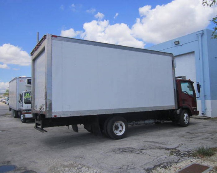 2008 ISUZU NQR REEFER BOX TRUCK