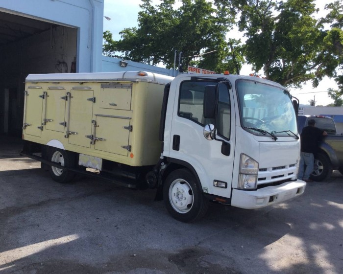 2010 ISUZU NRR REEFER BOX TRUCK 