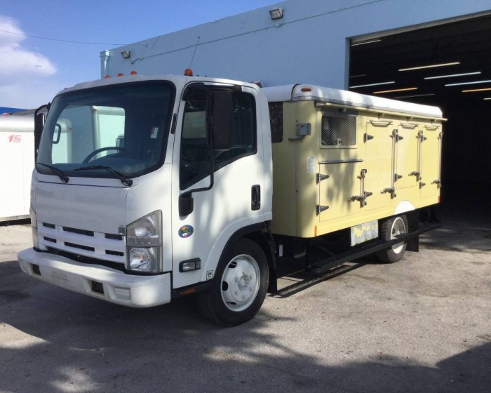 2010 ISUZU NRR REEFER BOX TRUCK 
