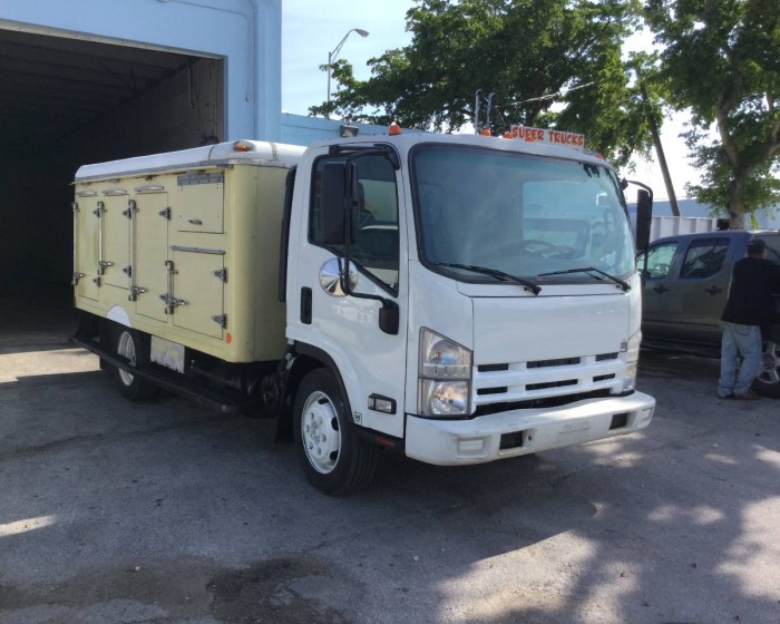 2010 ISUZU NRR REEFER BOX TRUCK 