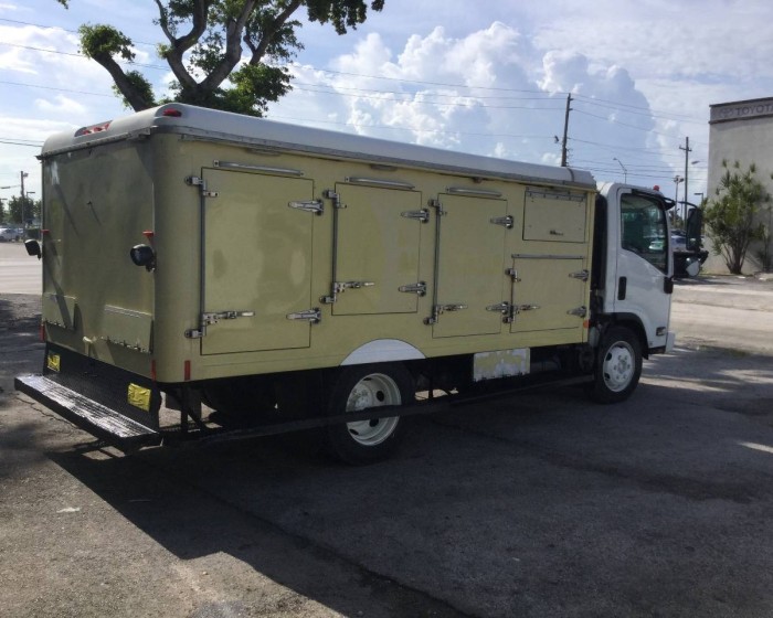 2010 ISUZU NRR REEFER BOX TRUCK 