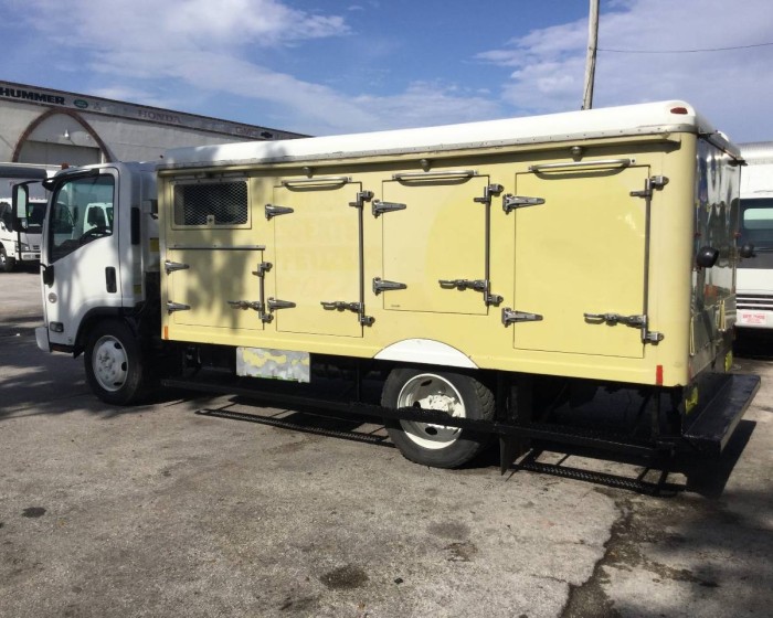 2010 ISUZU NRR REEFER BOX TRUCK 