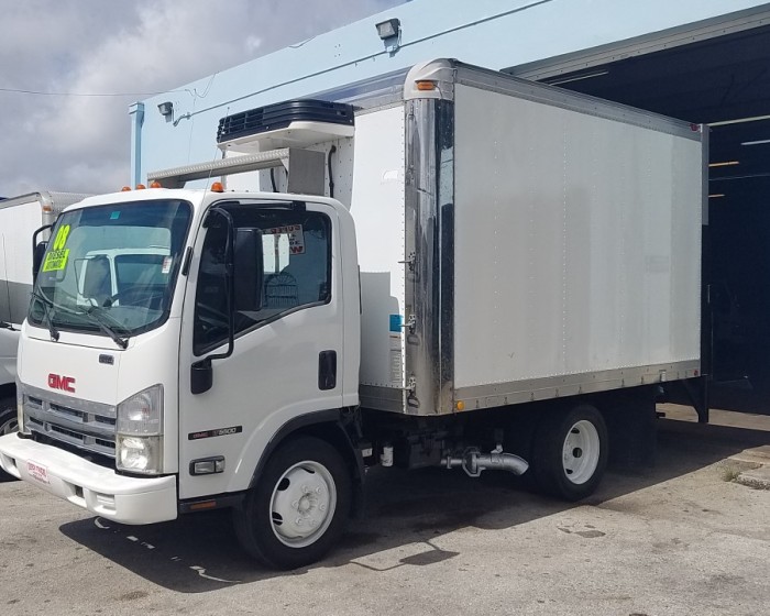 2008 ISUZU NPR (W5500)  REEFER BOX TRUCK