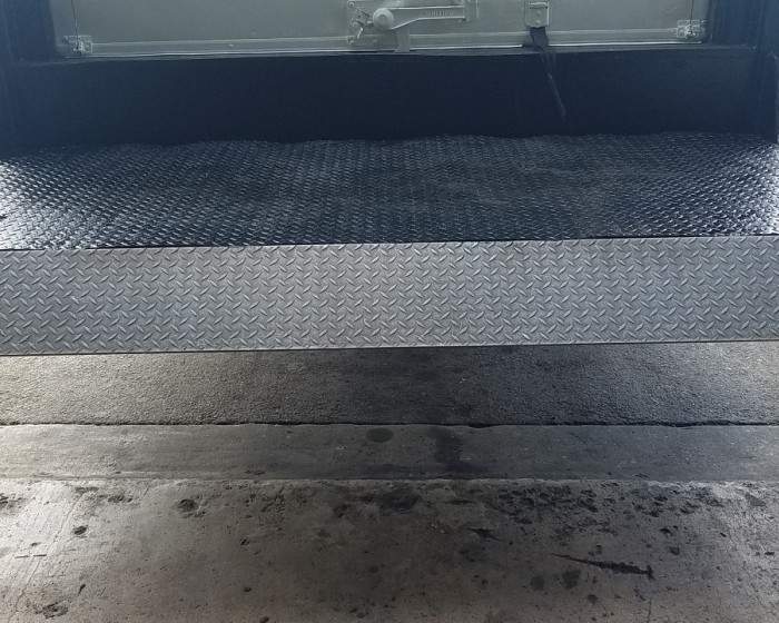 2008 ISUZU NPR (W5500)  REEFER BOX TRUCK