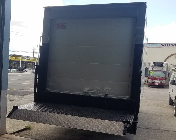 2008 ISUZU NPR (W5500)  REEFER BOX TRUCK