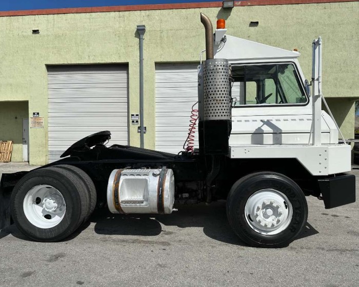 2007 OTTAWA YARD SPOTTER TRUCK, KALMAR