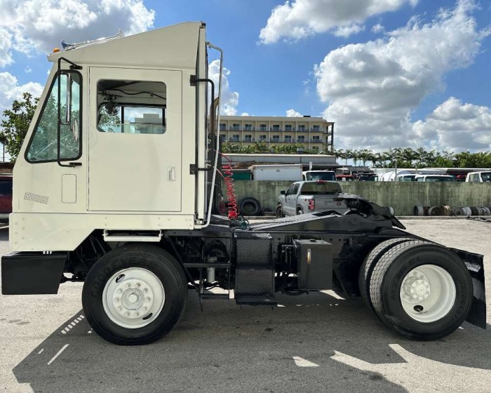 2007 OTTAWA YARD SPOTTER TRUCK, KALMAR