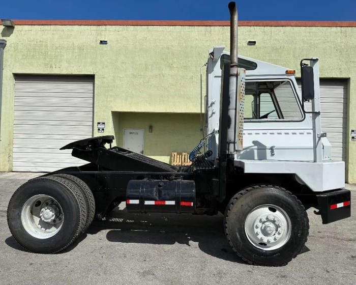 1996 OTTAWA YARD SPOTTER TRUCK, KALMAR
