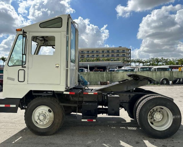 1996 OTTAWA YARD SPOTTER TRUCK, KALMAR