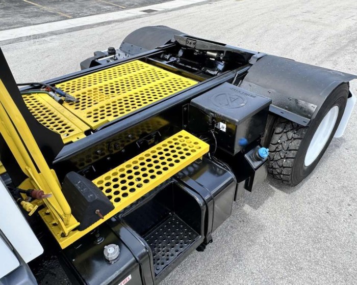2018 KALMAR OTTAWA T2 YARD SPOTTER TRUCK