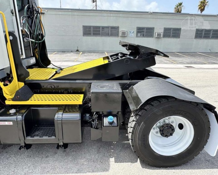 2018 KALMAR OTTAWA T2 YARD SPOTTER TRUCK