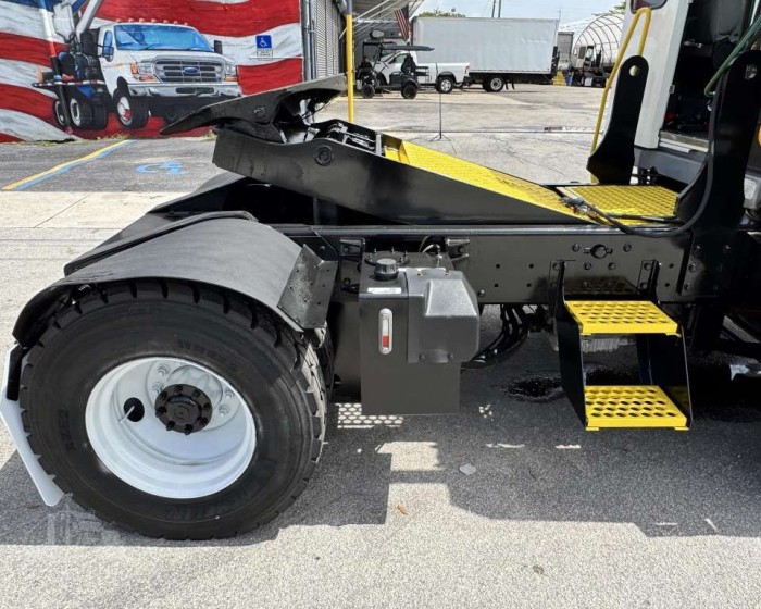 2018 KALMAR OTTAWA T2 YARD SPOTTER TRUCK