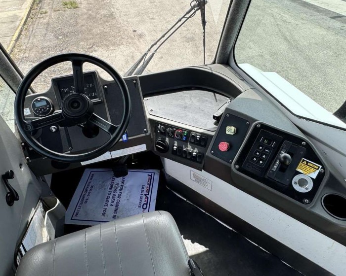 2018 KALMAR OTTAWA T2 YARD SPOTTER TRUCK